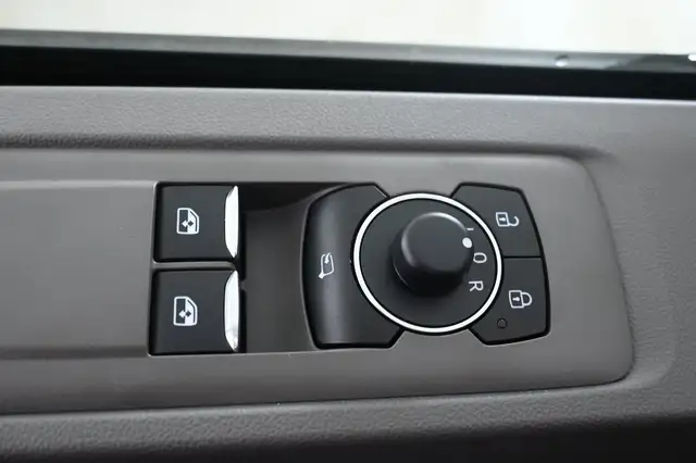 Volkswagen T7 Caravelle VW T7 Caravelle Life LR TDI Ansicht 32