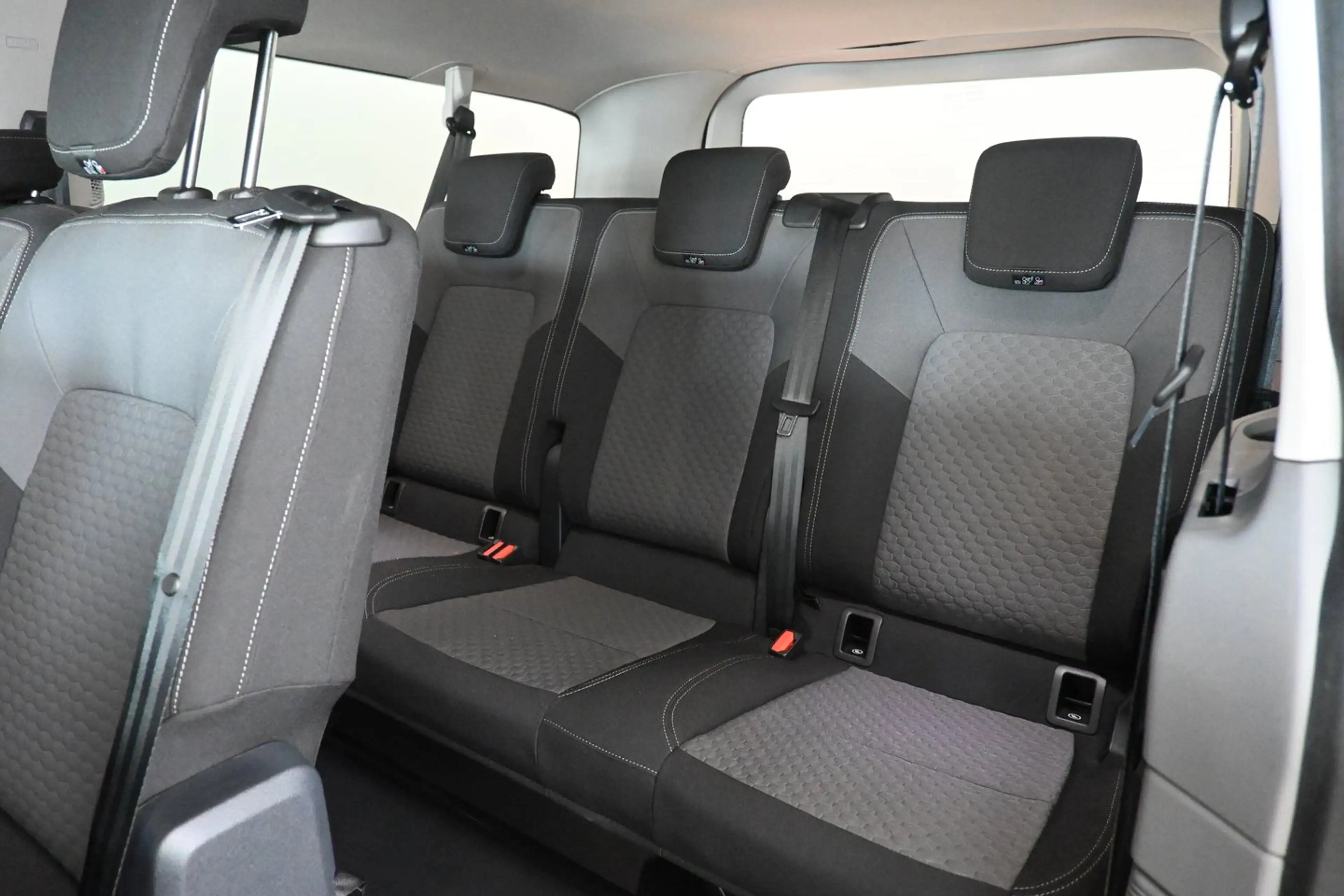 Volkswagen T7 Caravelle VW T7 Caravelle Life LR TDI — photo 13