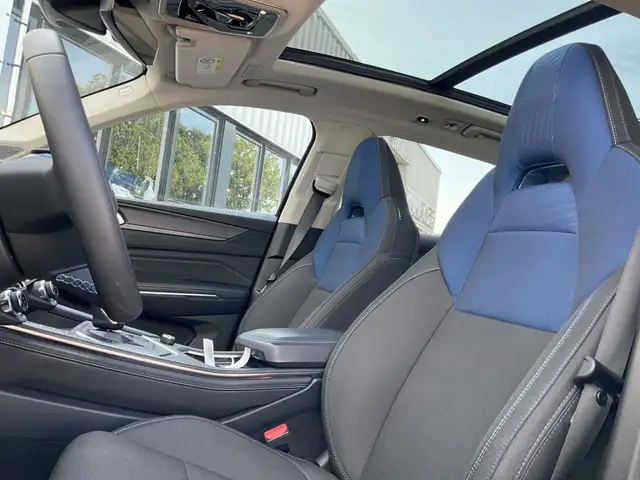 Lynk & Co 01 view 23