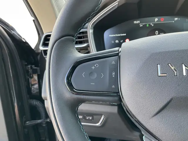 Lynk & Co 01 view 24
