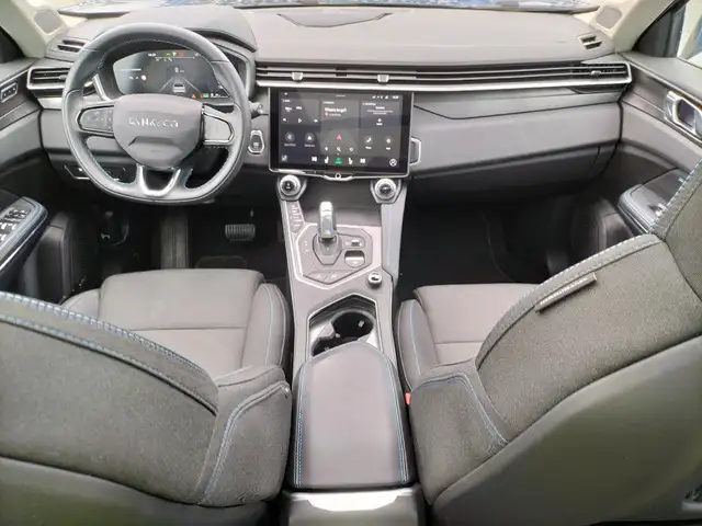 Lynk & Co 01 view 6