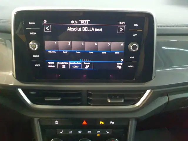 Volkswagen T-Roc view 12