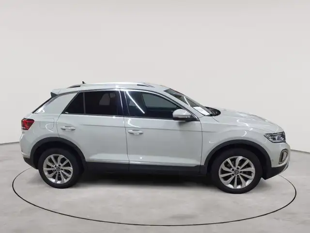 Volkswagen T-Roc view 3