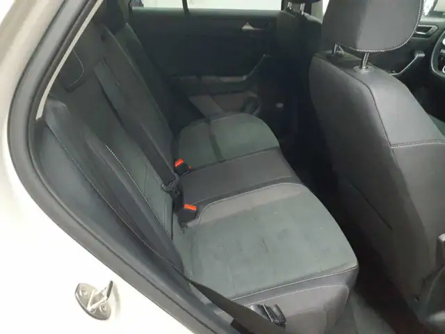 Volkswagen T-Roc view 14