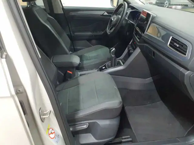 Volkswagen T-Roc view 8