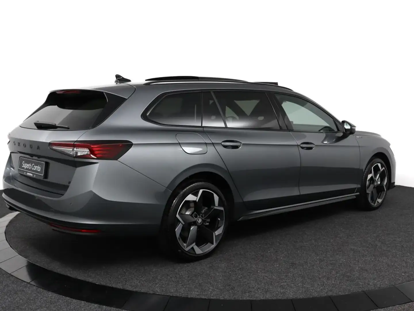 Skoda Superb Combi Sportline Business 1.5 TSI PHEV 150 kW / 204 Grijs - 2