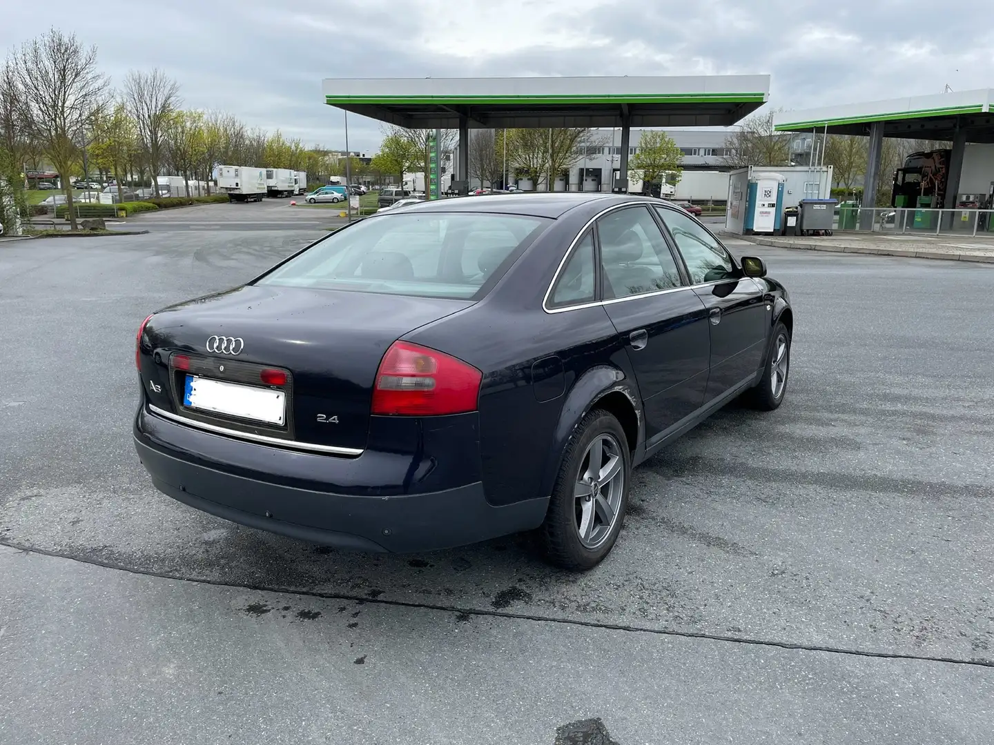 Audi A6 2.4 Blau - 2