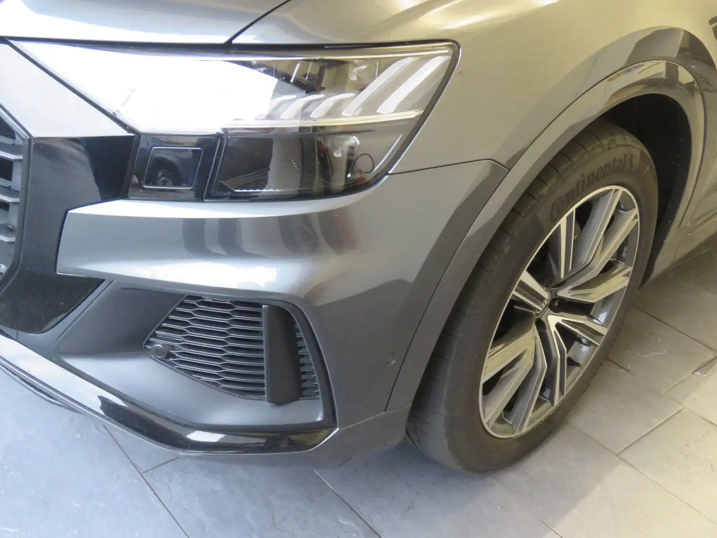 Audi Q8 55 TFSI e quattro Gris - 2
