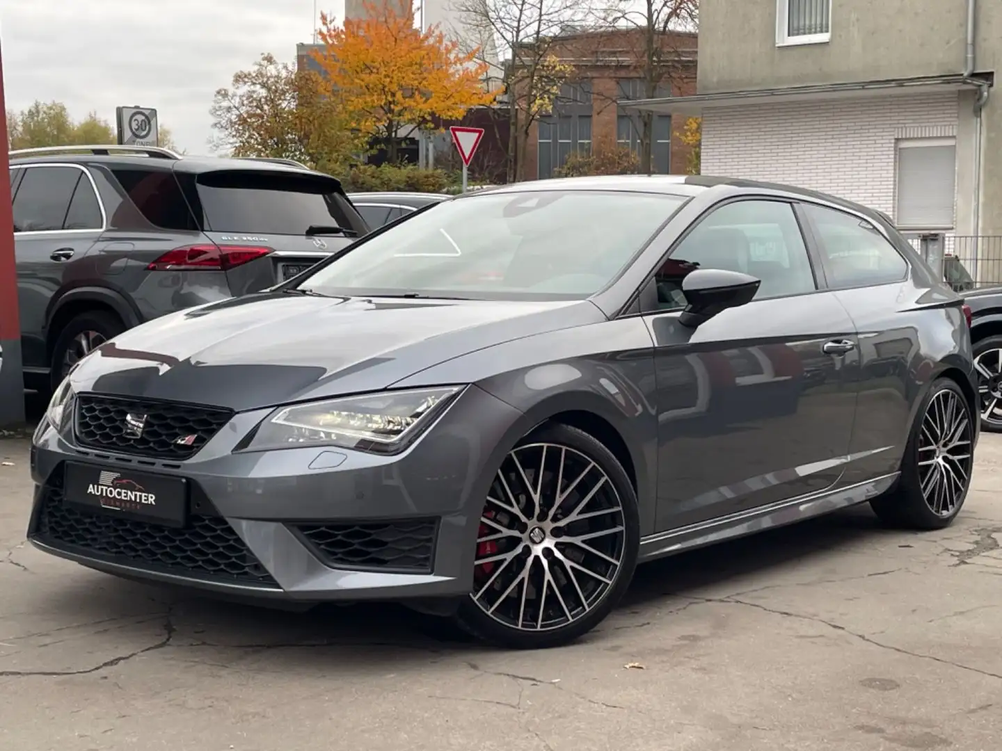 SEAT Leon SC Cupra Performance Paket Grijs - 1