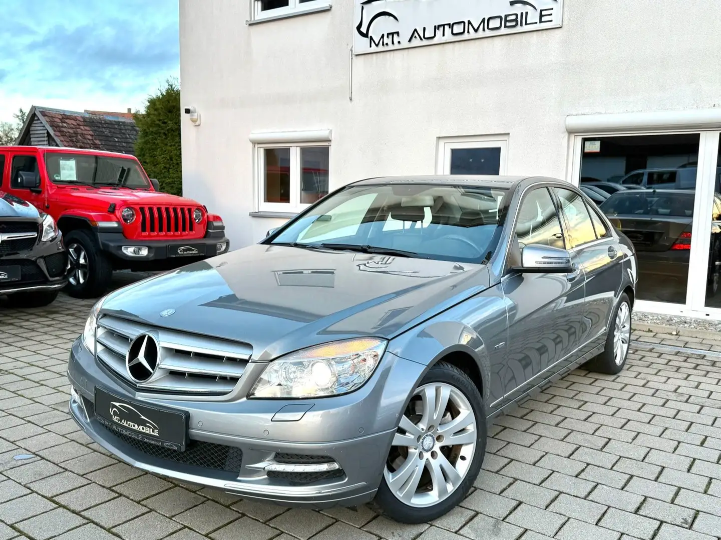 Mercedes-Benz C 200 *AVANTGARDE*AHK*TEMP*3-Z-KLIMAAUTO*PDC*SHZ* Silber - 1