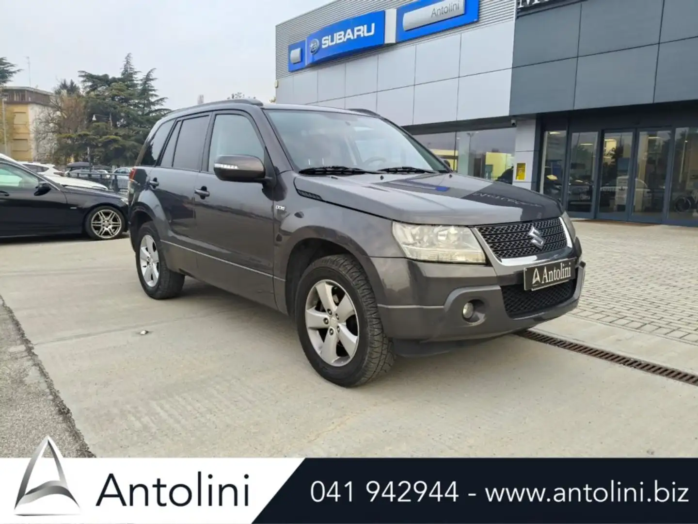 Suzuki Grand Vitara 1.9 DDiS 5 porte Crossover 4WD Šedá - 2