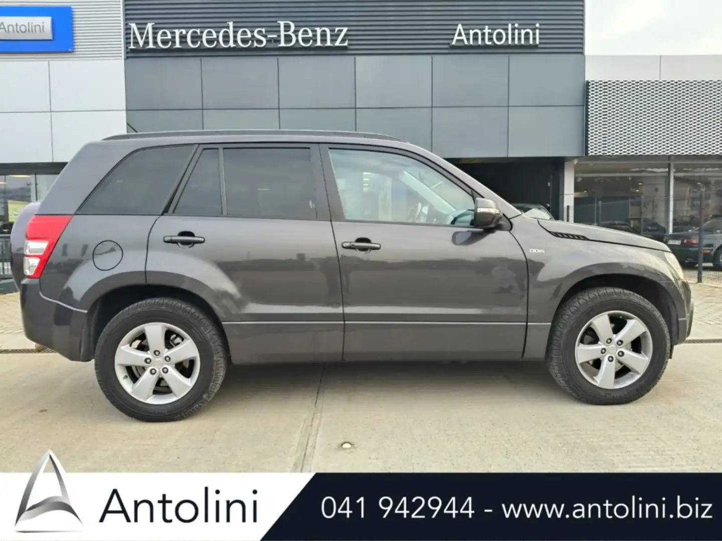 Suzuki Grand Vitara 1.9 DDiS 5 porte Crossover 4WD Šedá - 1