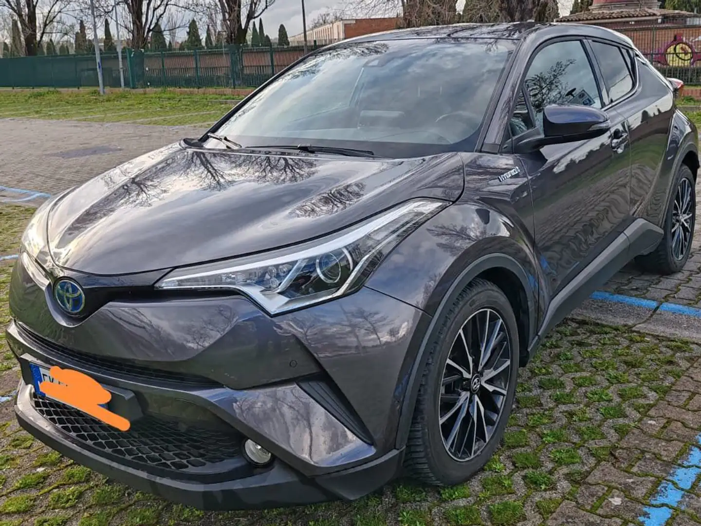 Toyota C-HR 1.8h Lounge 2wd e-cvt Grijs - 1