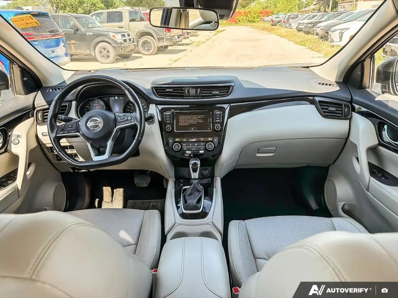Nissan Qashqai снимка Nissan Qashqai