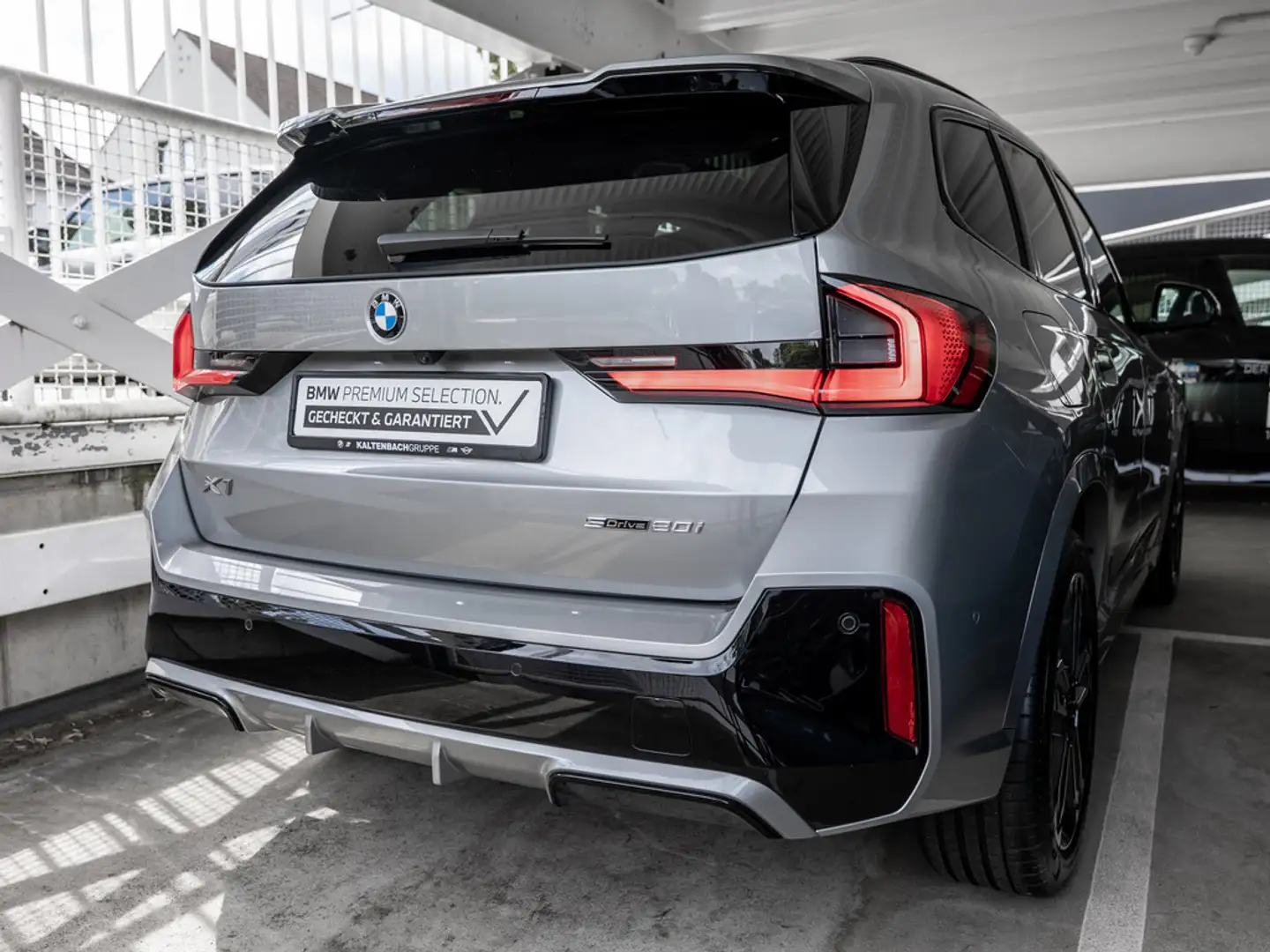 BMW X1 sDrive 20i M-Sport AHK PANO LED NAVI KLIMA Silber - 2