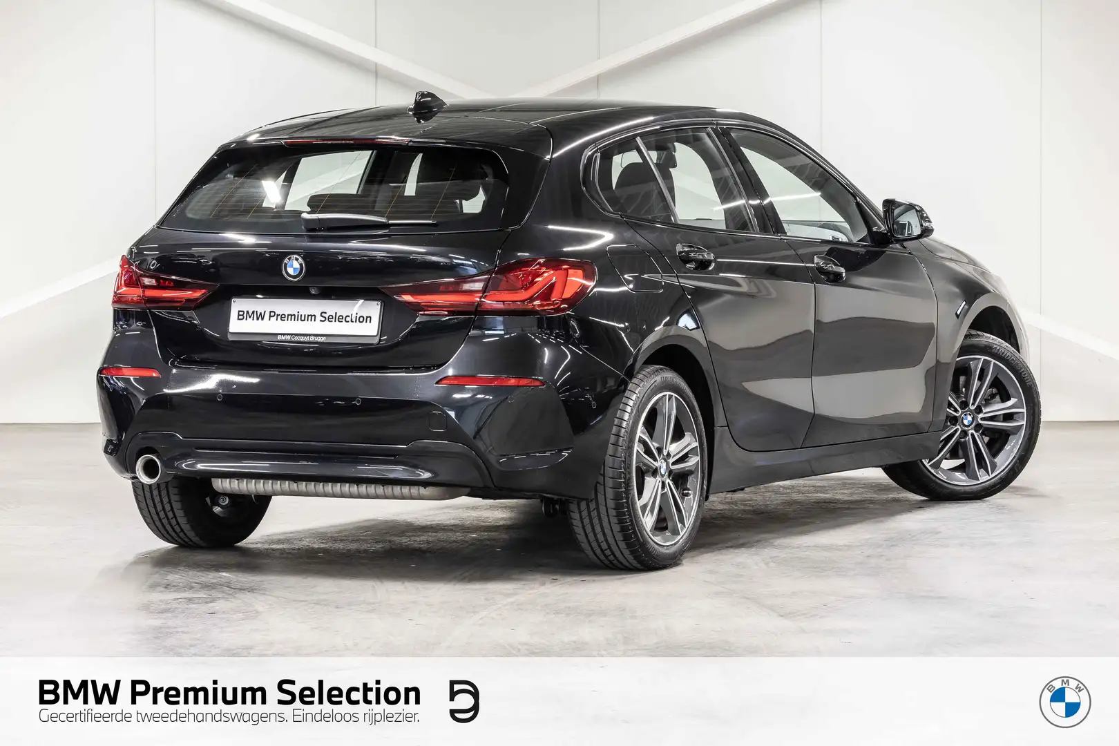 BMW 116 116iA Hatch Sport Zwart - 2
