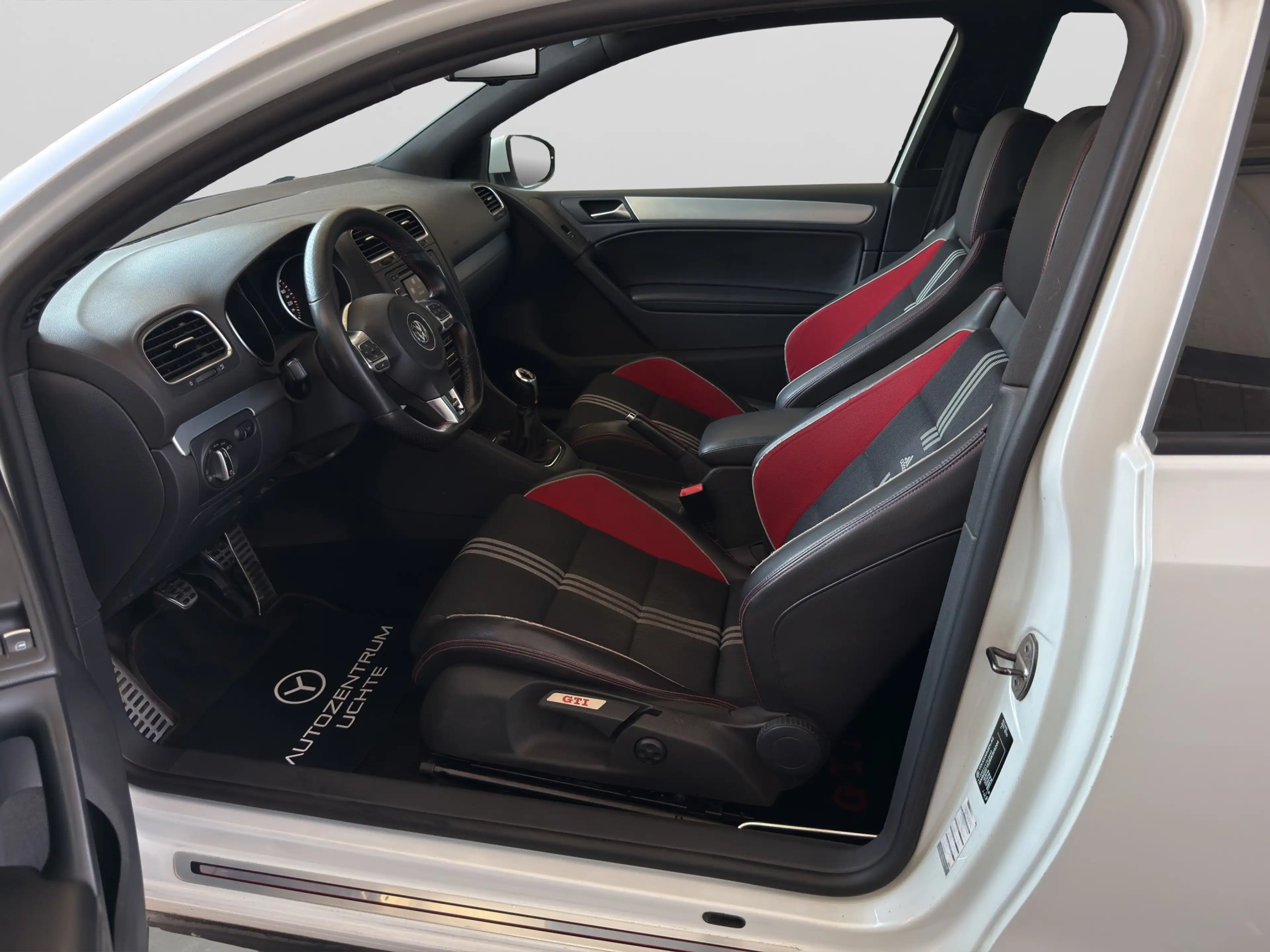 Volkswagen Golf GTI GTI adidas /XENON/SITZHEIZ/NAVI — photo 9