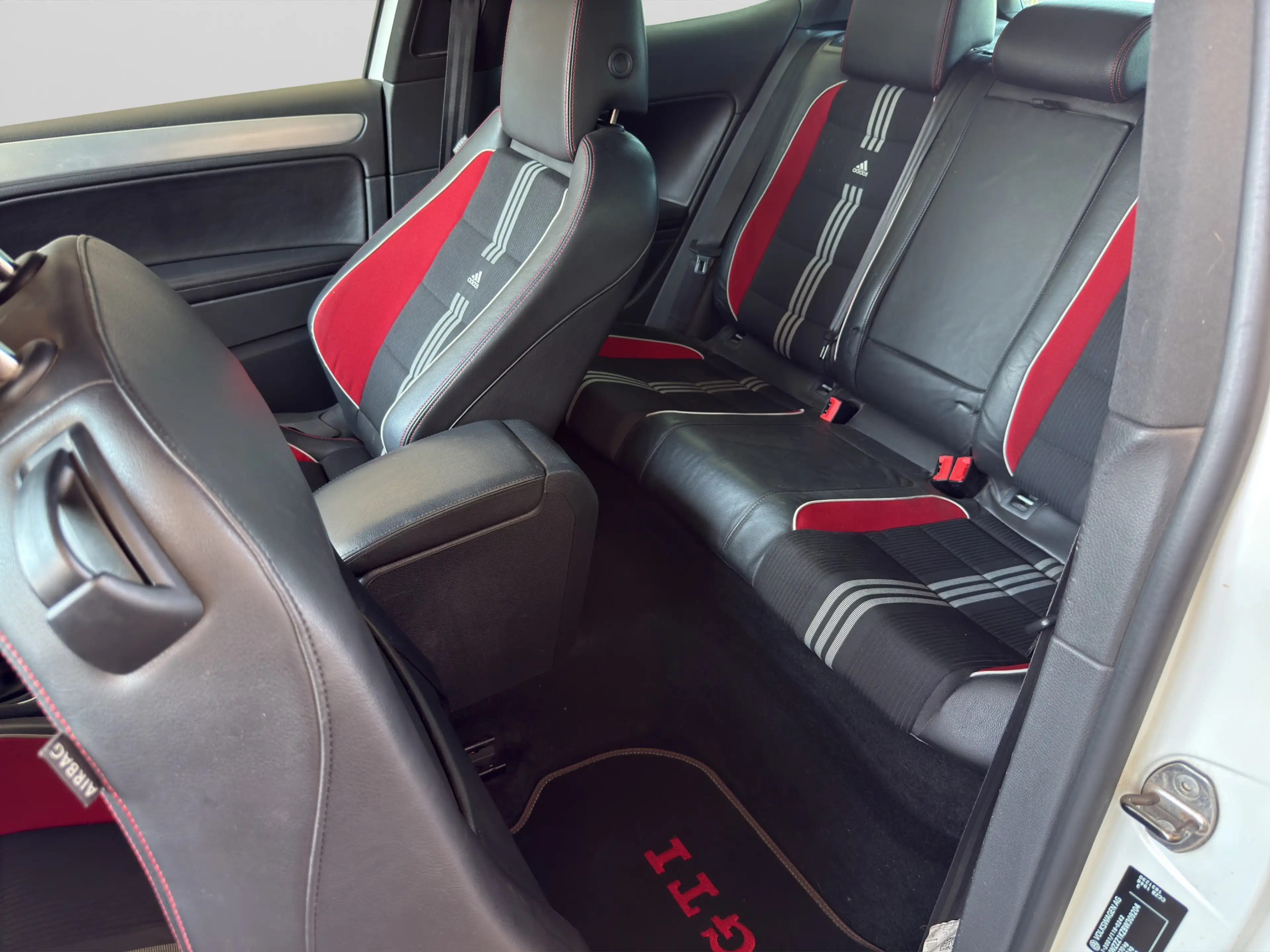 Volkswagen Golf GTI GTI adidas /XENON/SITZHEIZ/NAVI — photo 13
