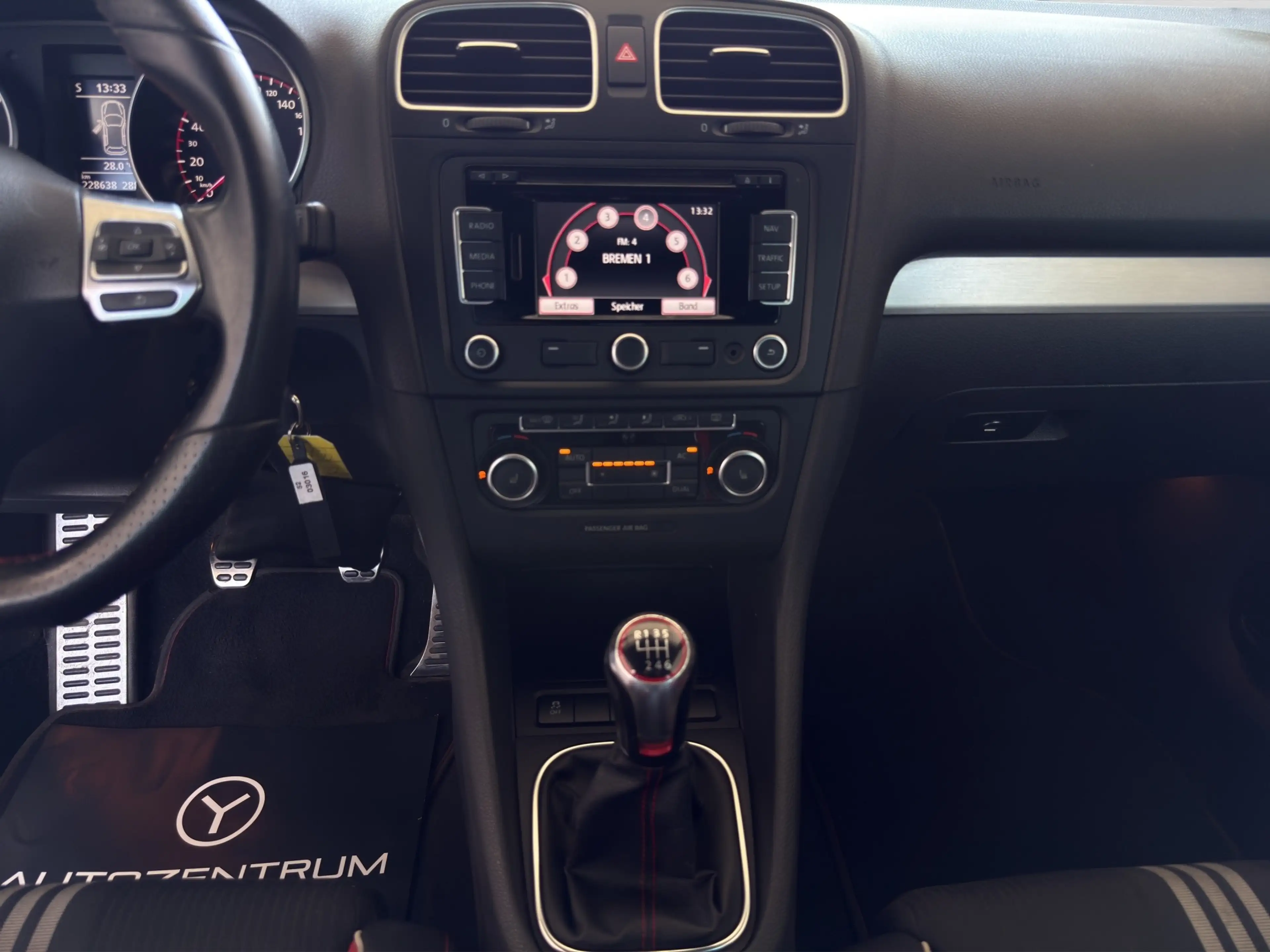 Volkswagen Golf GTI GTI adidas /XENON/SITZHEIZ/NAVI — photo 15