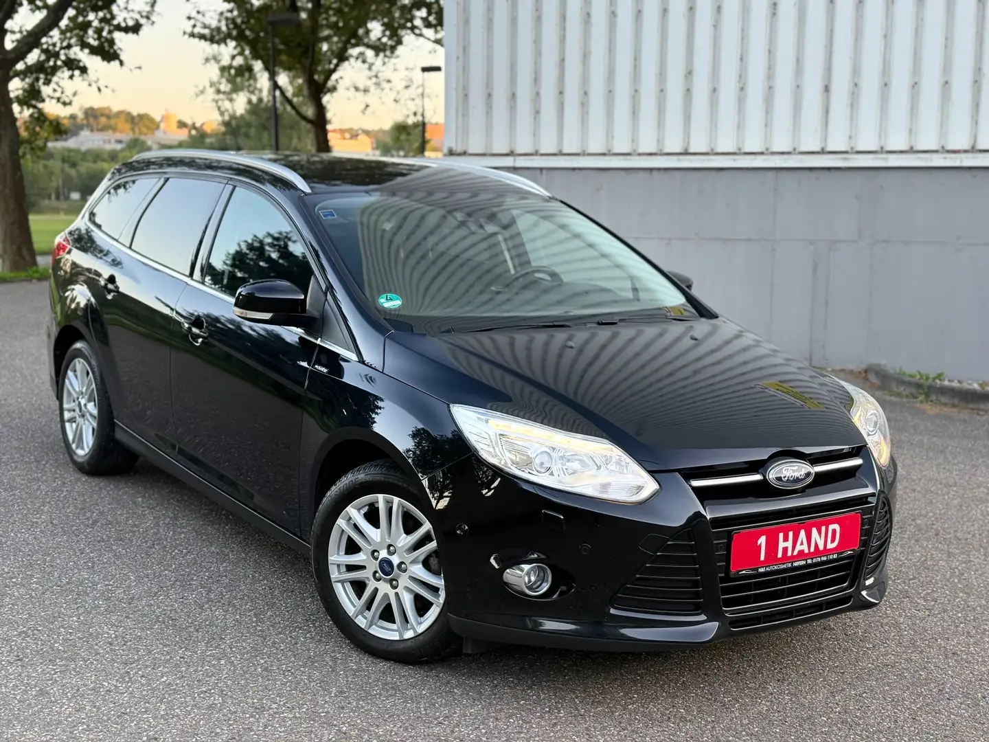 Ford Focus 1.HAND-TOP GEPFLEGT-TÜV/AU NEU Noir - 1