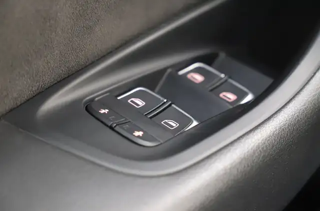Audi A6 Avant view 26