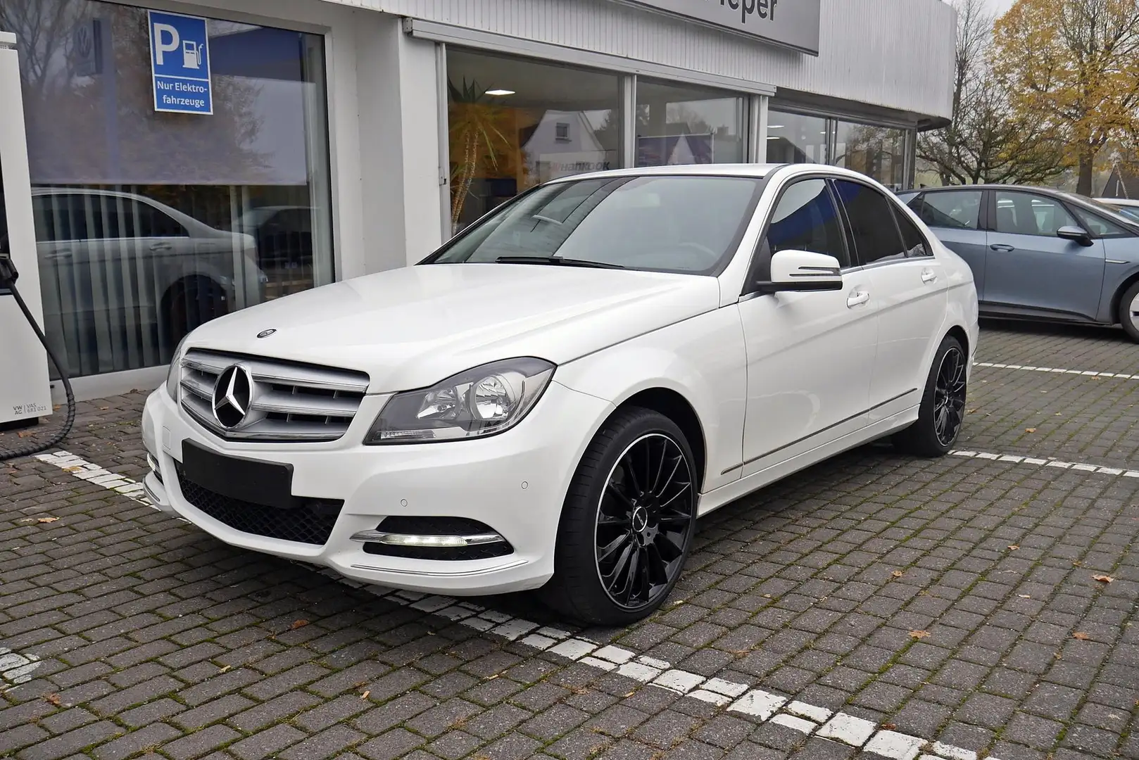 Mercedes-Benz C 180 CGI Avantgarde Einwandfrei White - 2