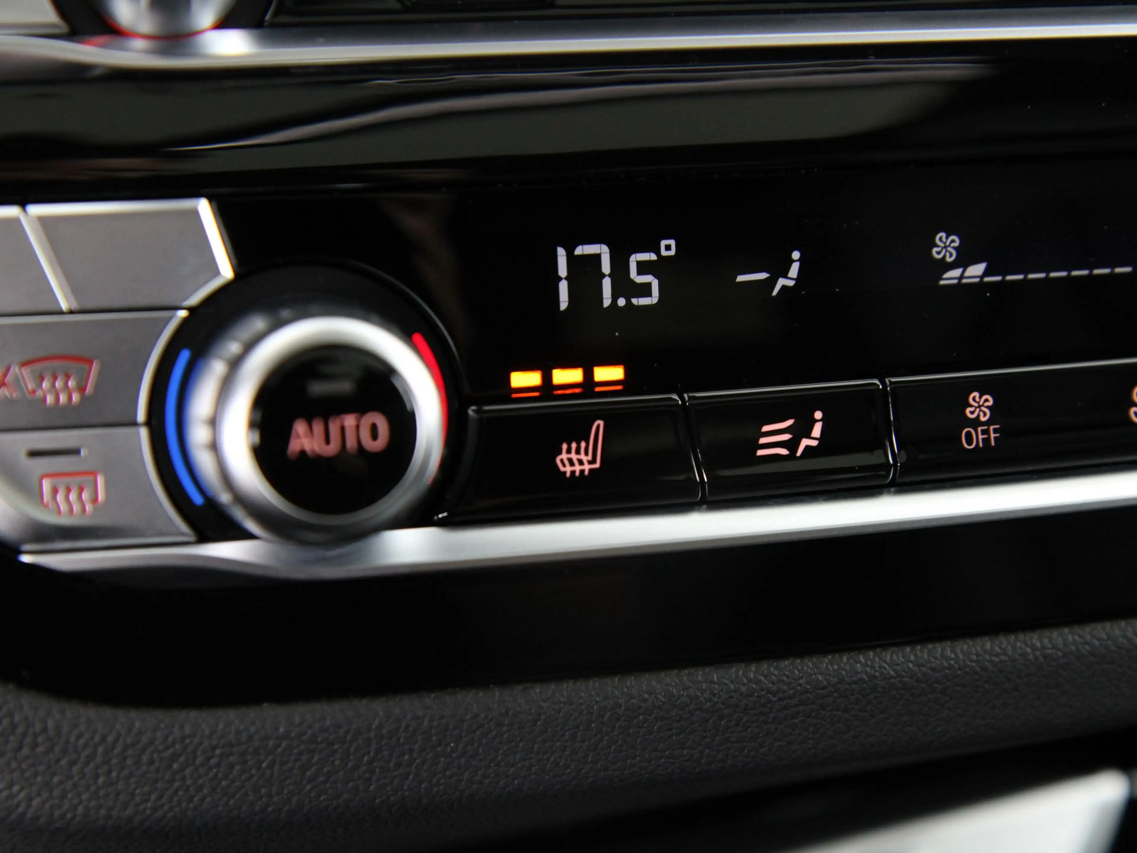 BMW iX3 Executive SoH 99% — photo 14