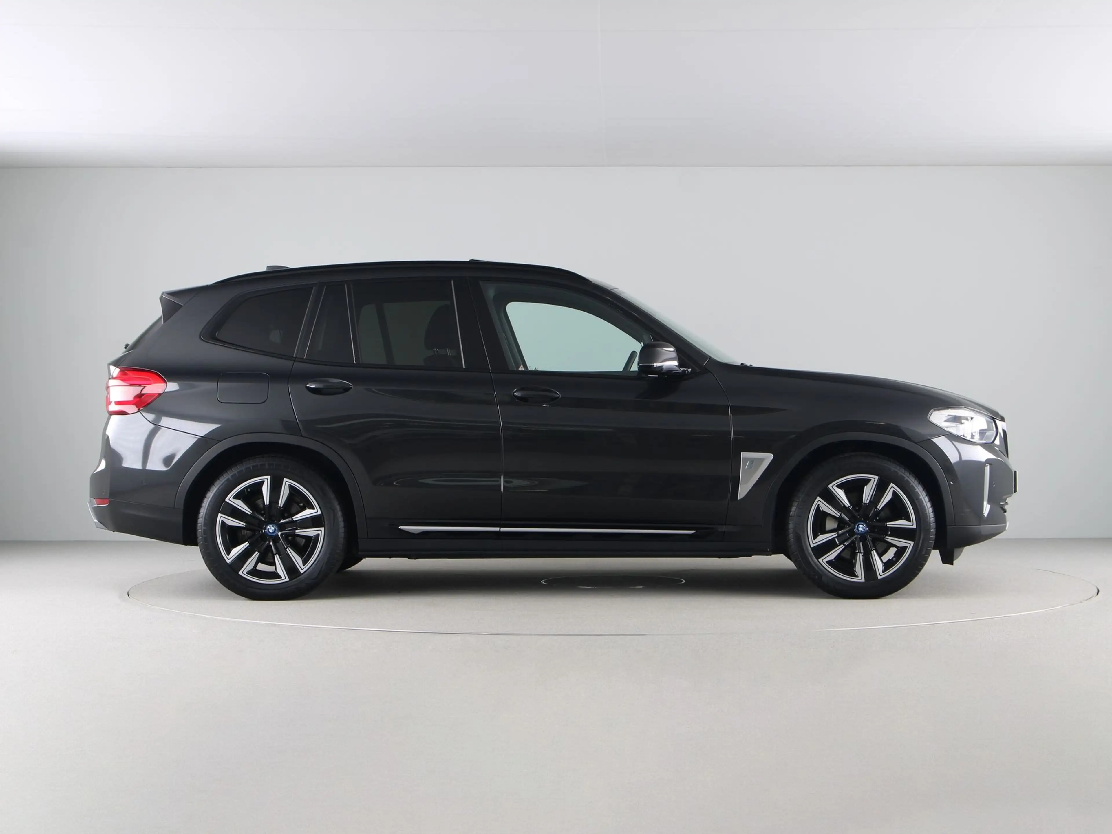 BMW iX3 Executive SoH 99% — photo 4
