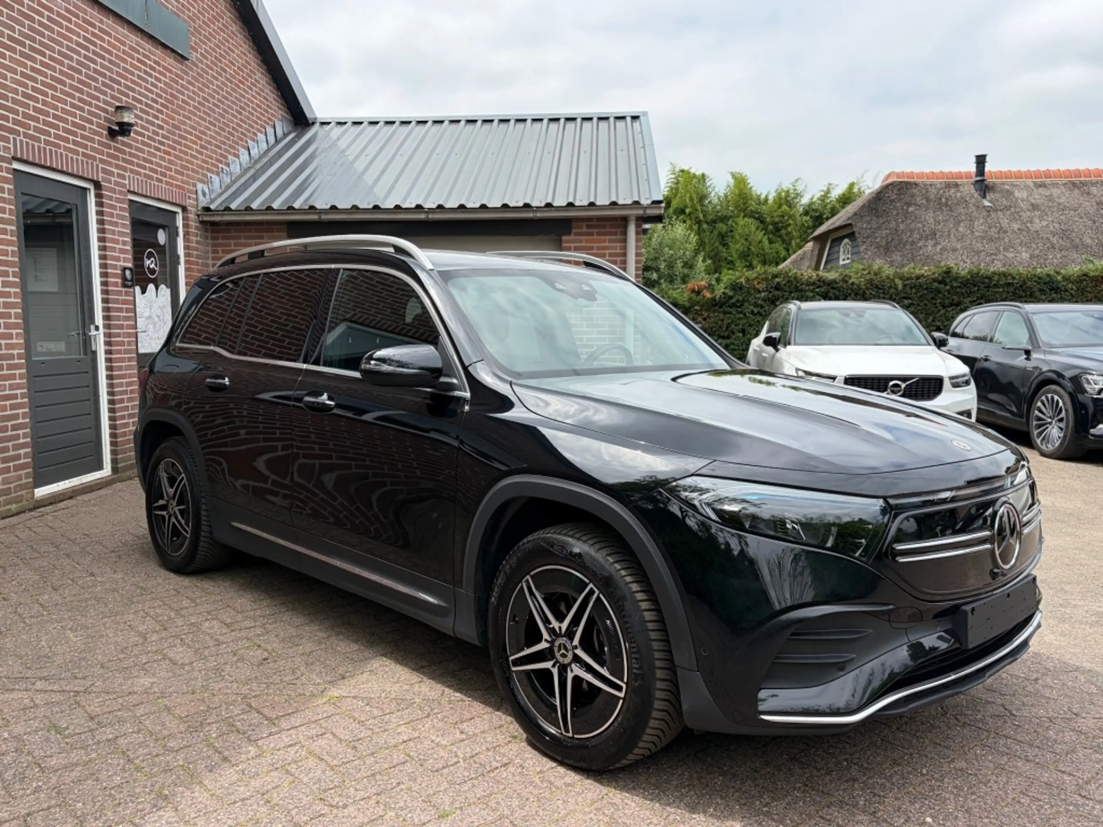 Mercedes-Benz EQB 350 AMG 4matic SOH 98% 7 zits — photo 8