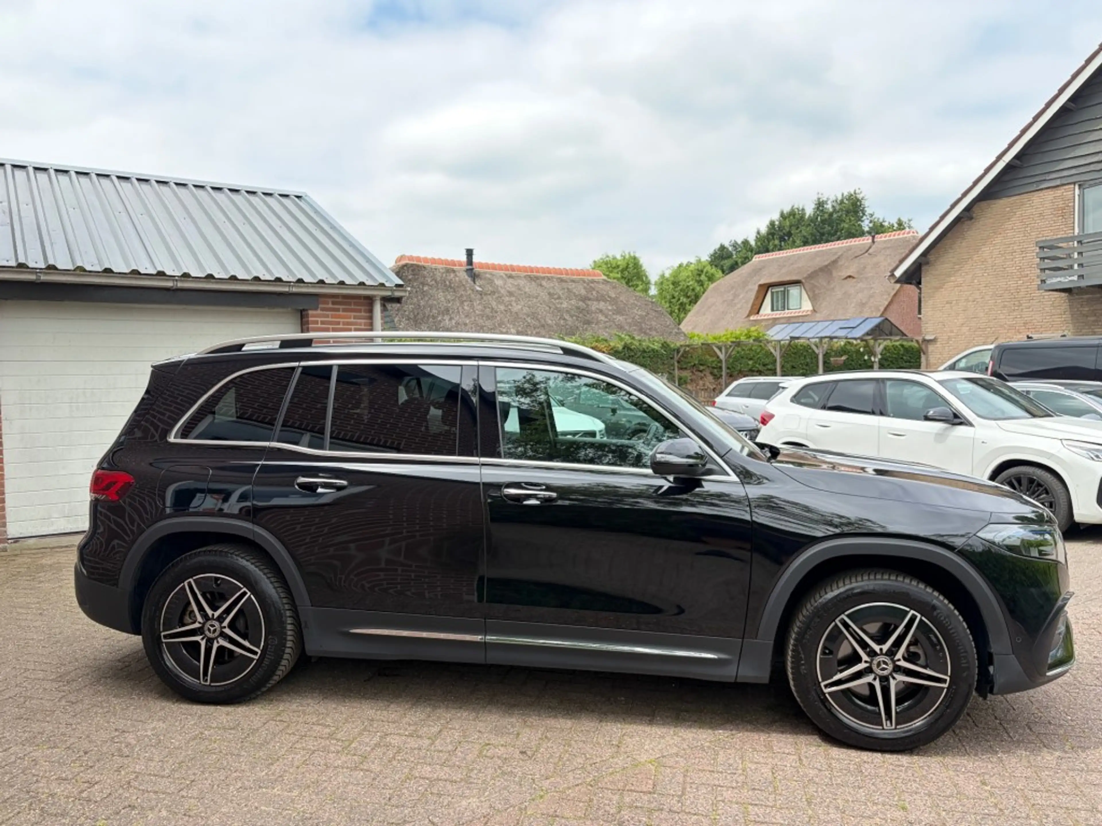 Mercedes-Benz EQB 350 AMG 4matic SOH 98% 7 zits — photo 7
