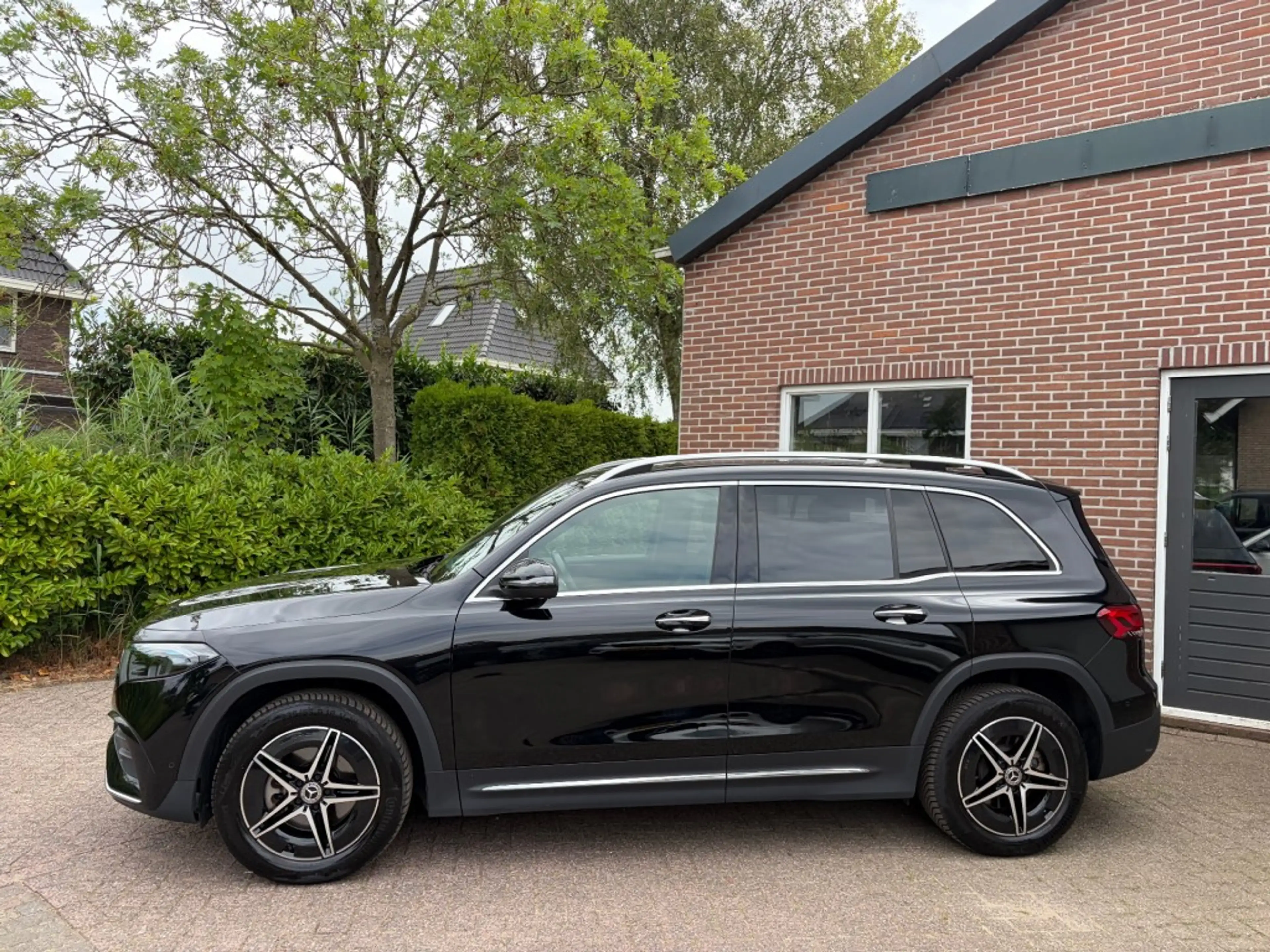 Mercedes-Benz EQB 350 AMG 4matic SOH 98% 7 zits — photo 3