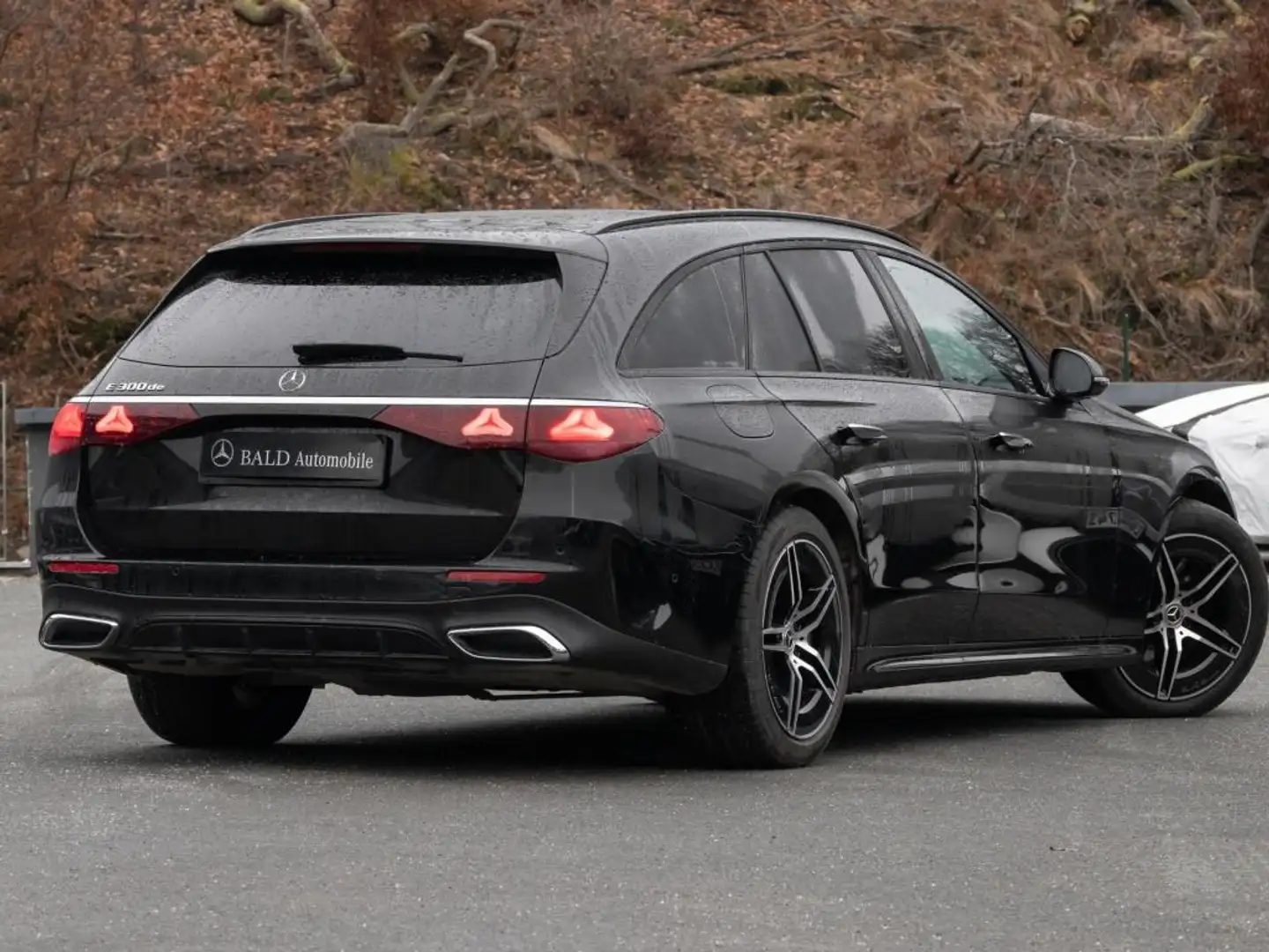 Mercedes-Benz E 300 de T AMG-Sport/Distr/Burm/Night/Super/Ambi Schwarz - 2