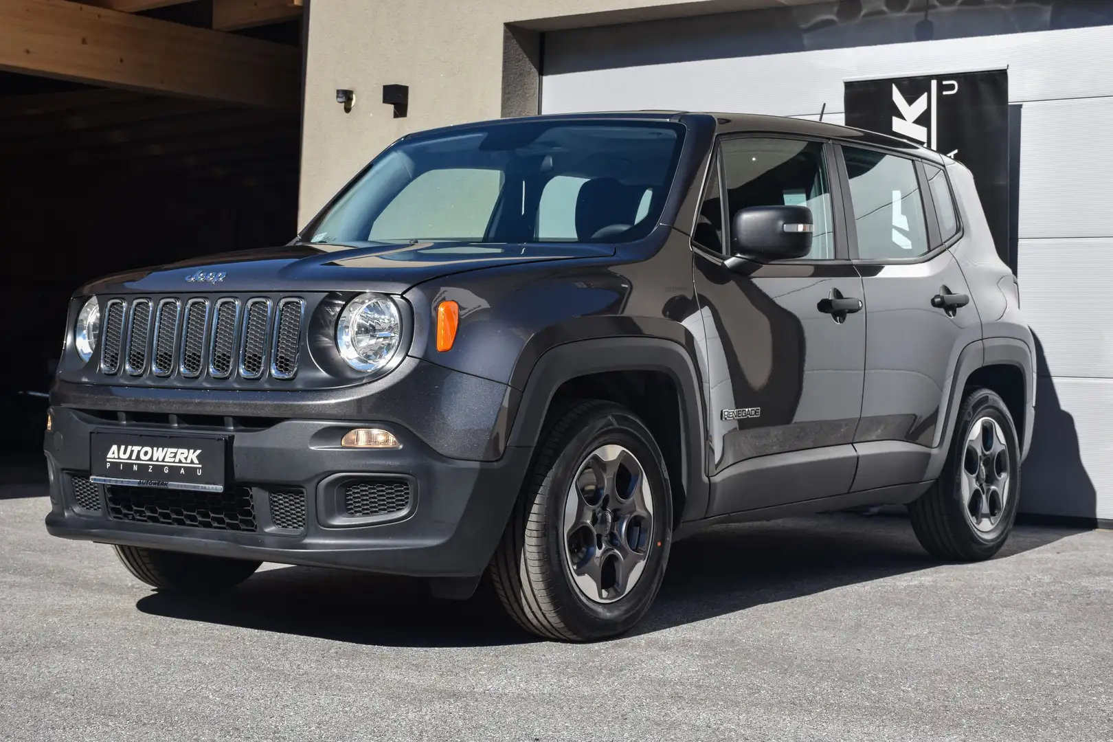 Jeep Renegade Renegade 1,6 EtorQ 110 Sport Sport Grau - 1