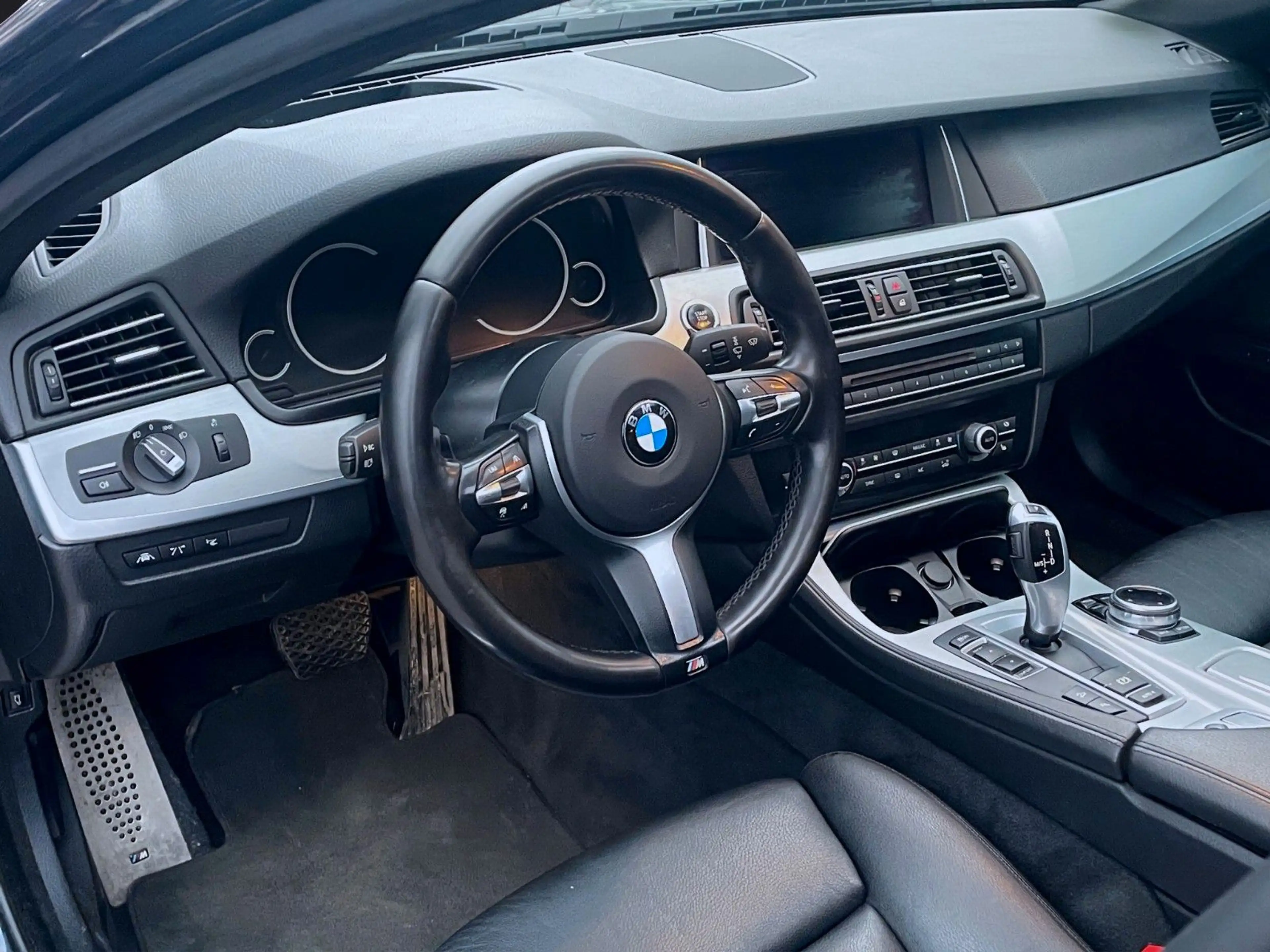 BMW 535 d LCI xDrive M-Paket~Schiebedach~Harman-Kardo — photo 12