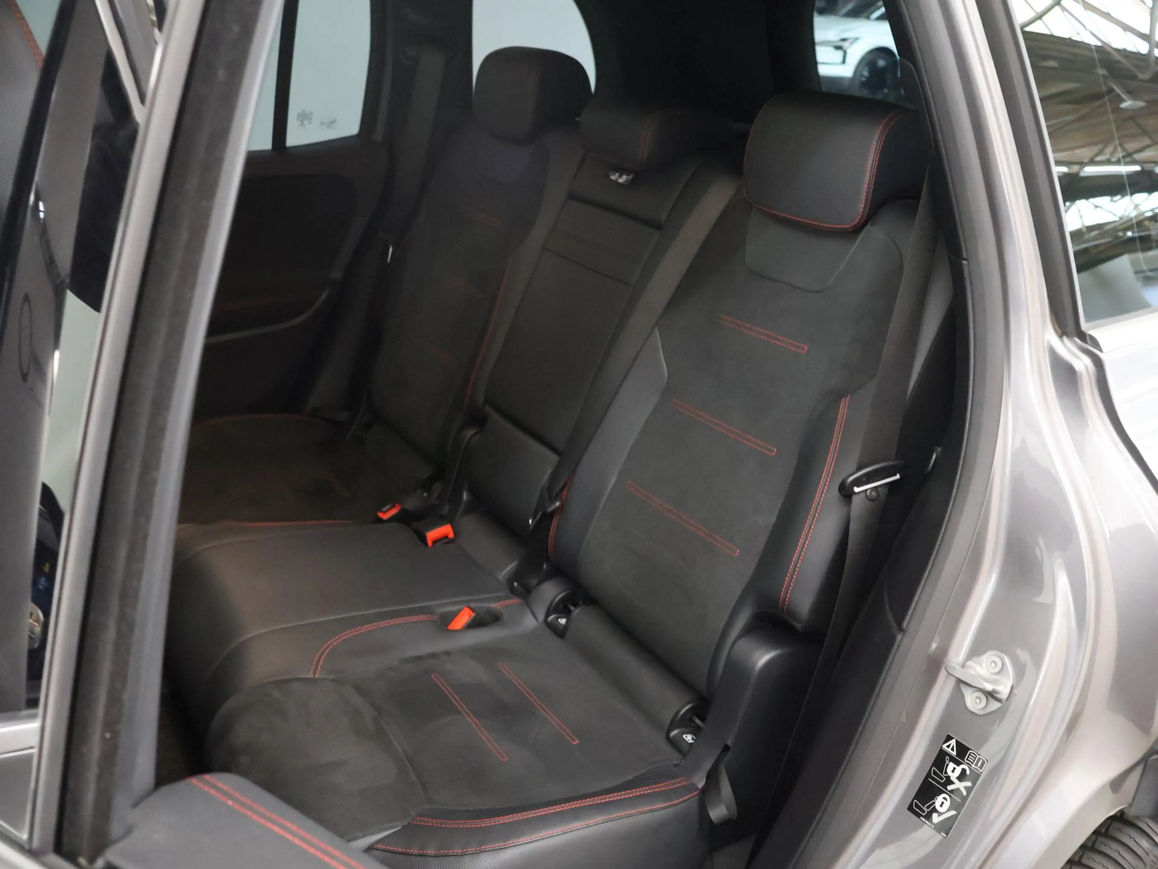Mercedes-Benz EQB 300 4MATIC AMG Line 67 kWh | Premium pakket | Panorama — photo 11