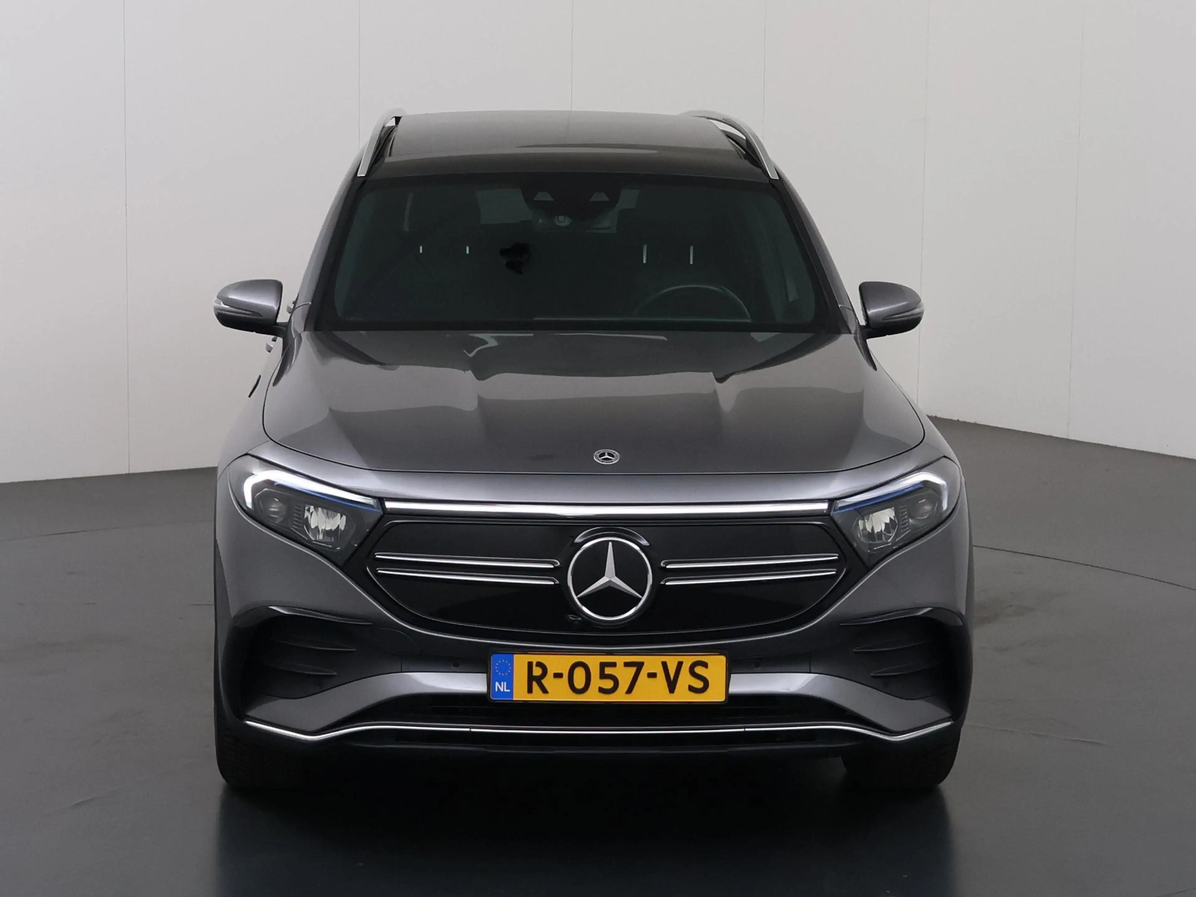 Mercedes-Benz EQB 300 4MATIC AMG Line 67 kWh | Premium pakket | Panorama — photo 3
