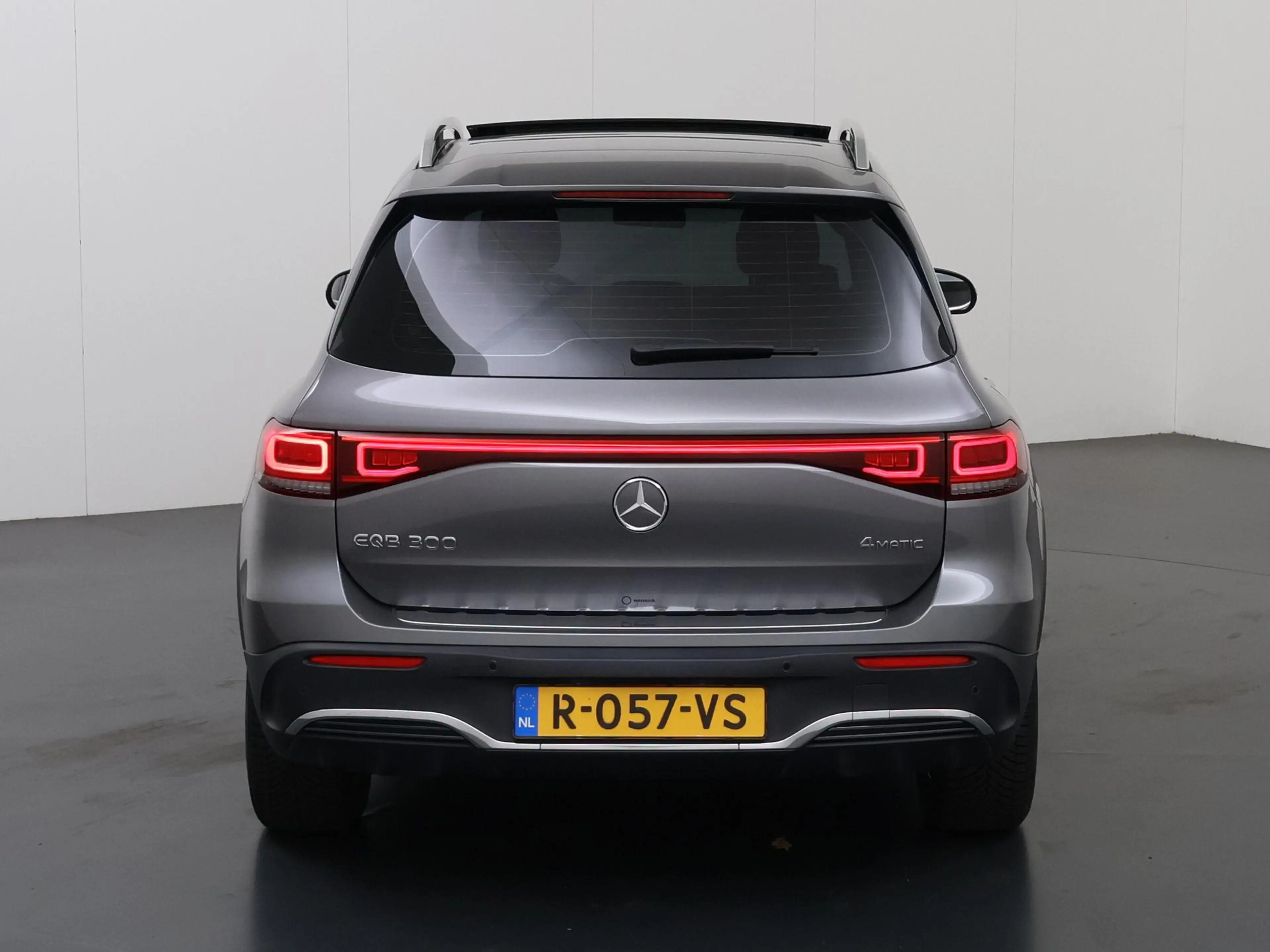 Mercedes-Benz EQB 300 4MATIC AMG Line 67 kWh | Premium pakket | Panorama — photo 4