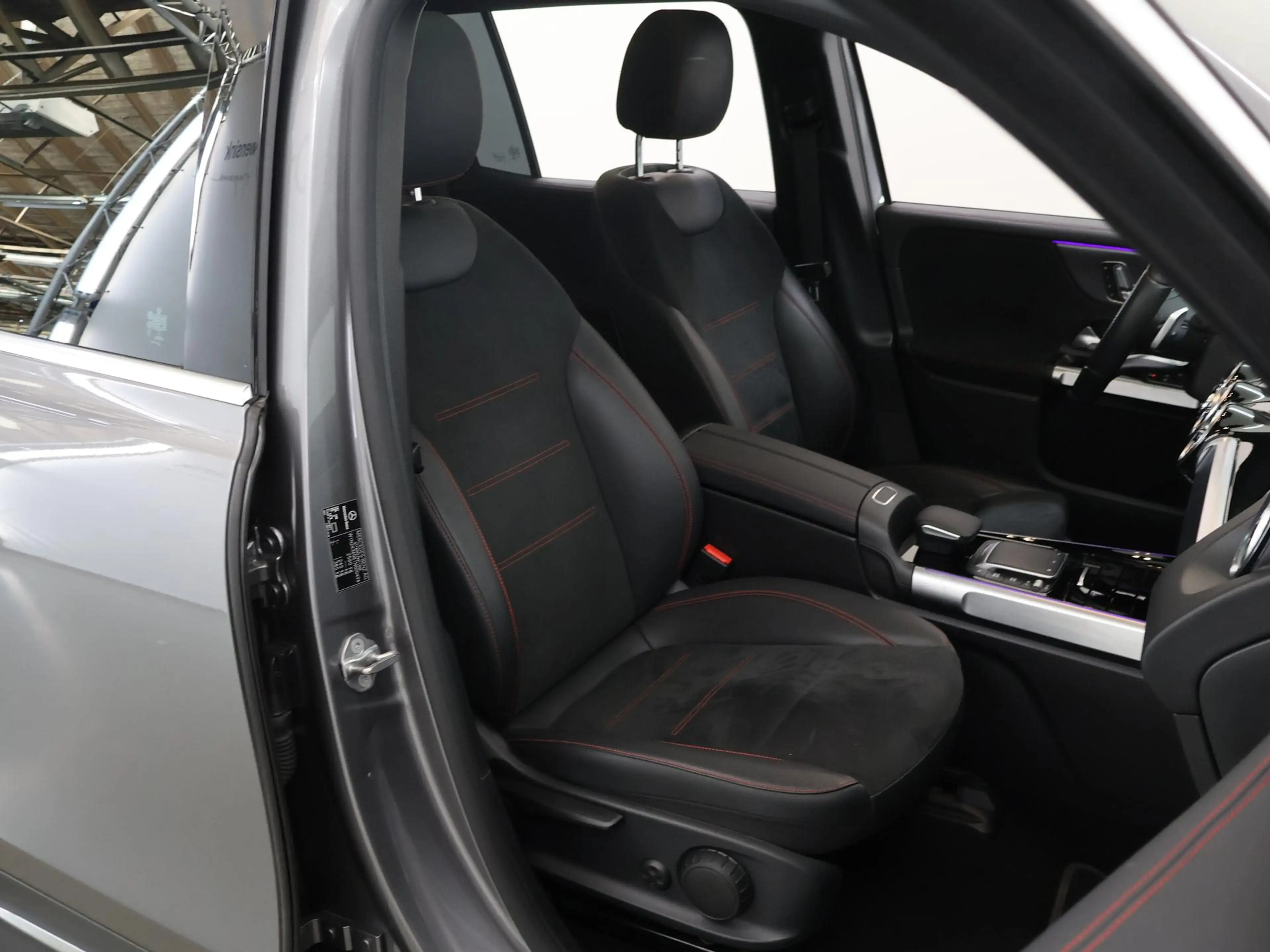 Mercedes-Benz EQB 300 4MATIC AMG Line 67 kWh | Premium pakket | Panorama — photo 10