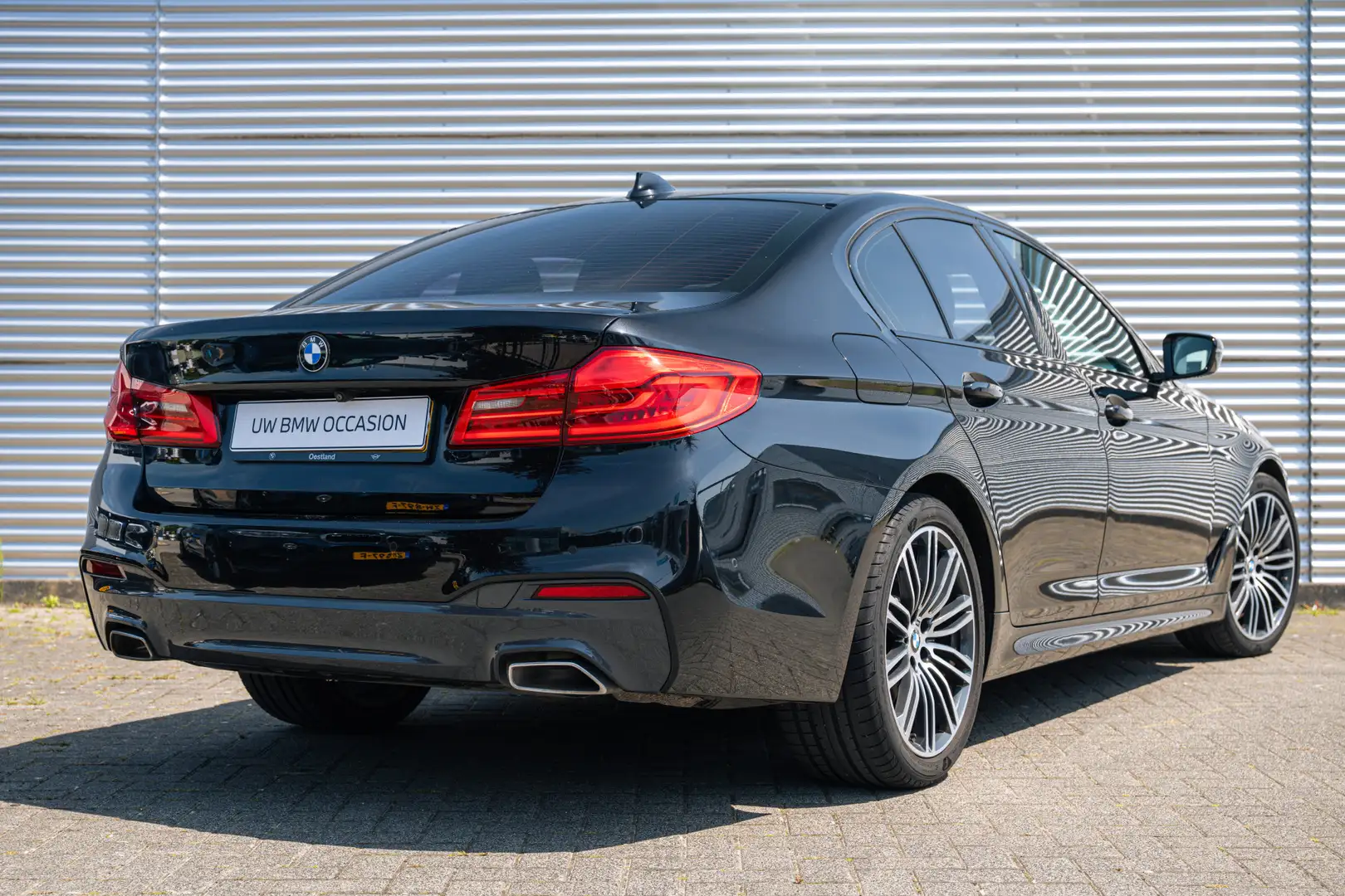 BMW 520 5 Serie 520i High Executive M Sport Automaat / Ach Zwart - 2