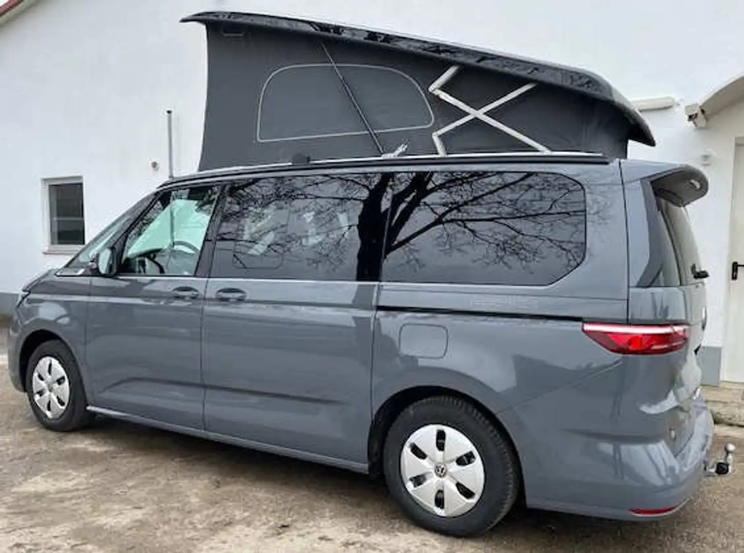 Volkswagen T7 California Beach 2.0 TDI DSG AHK SH in Varianten am Lager Grau - 2