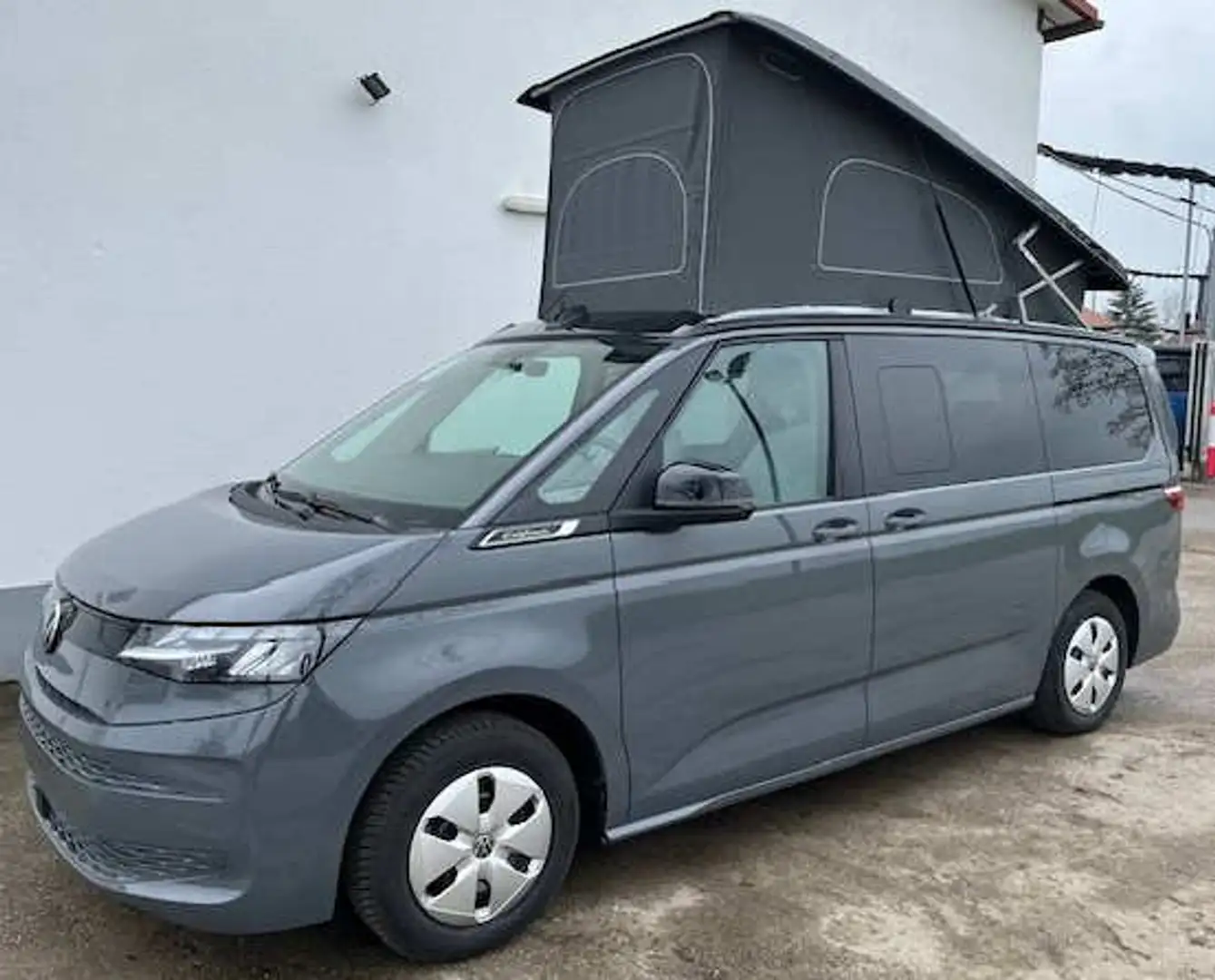 Volkswagen T7 California Beach 2.0 TDI DSG AHK SH in Varianten am Lager Grau - 1
