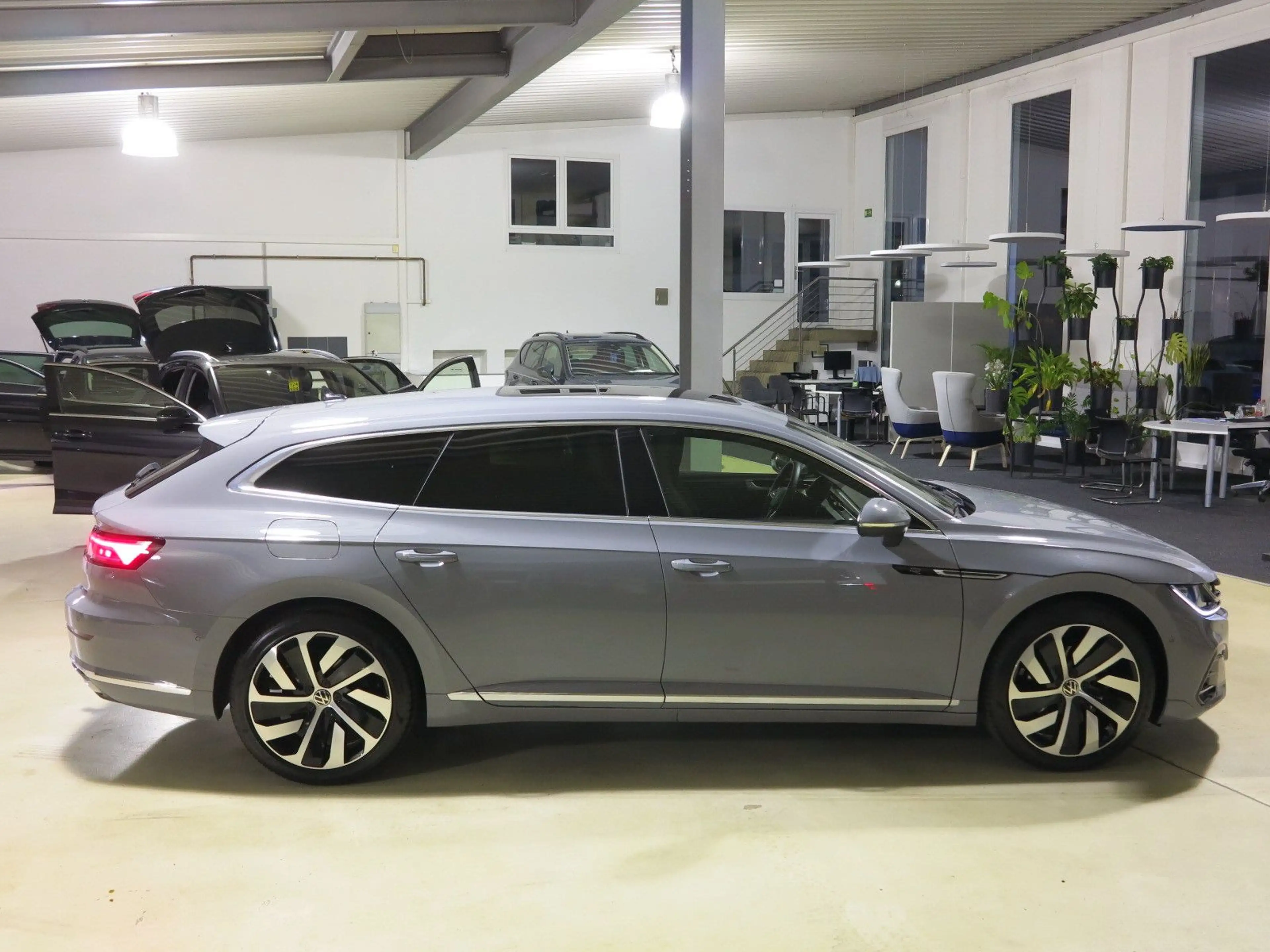 Volkswagen Arteon Shooting Brake 2.0 TSI DSG7 R-Line Leder — photo 13