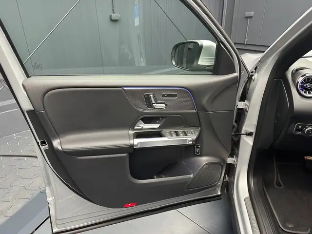 Mercedes-Benz Eqb view 13