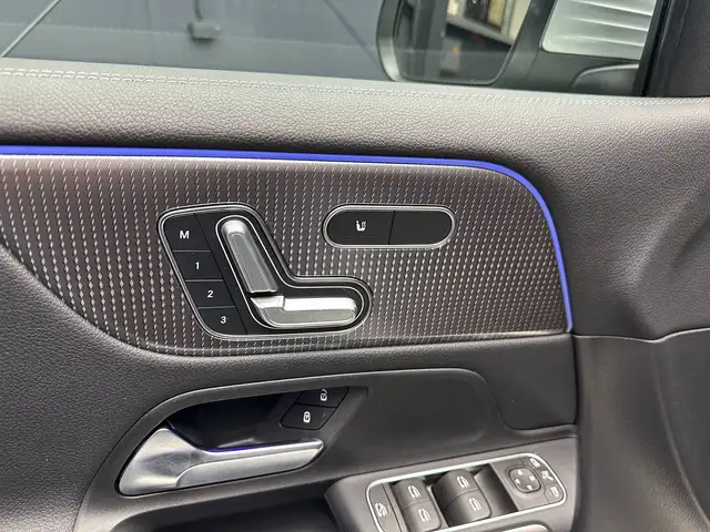 Mercedes-Benz Eqb view 14