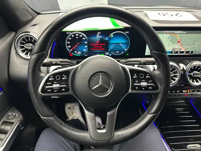 Mercedes-Benz Eqb view 17