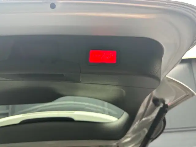 Mercedes-Benz Eqb view 28