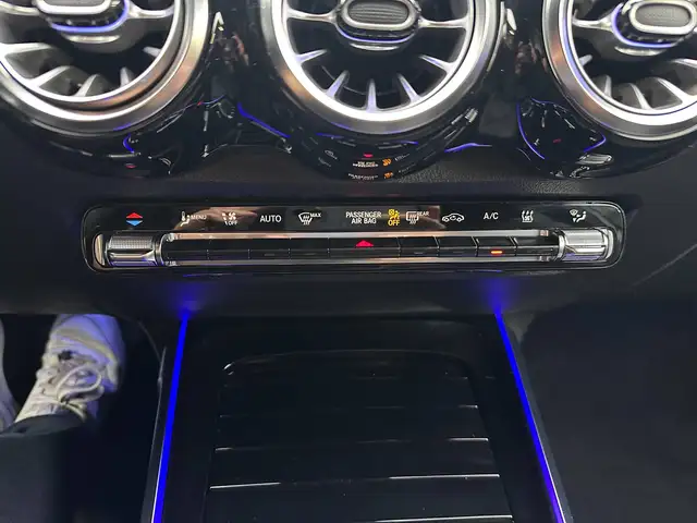 Mercedes-Benz Eqb view 20