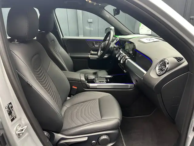 Mercedes-Benz Eqb view 10