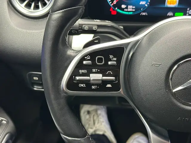 Mercedes-Benz Eqb view 18