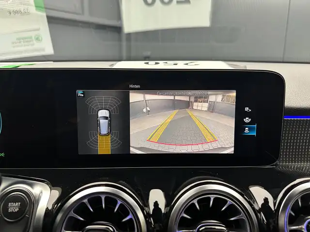 Mercedes-Benz Eqb view 21